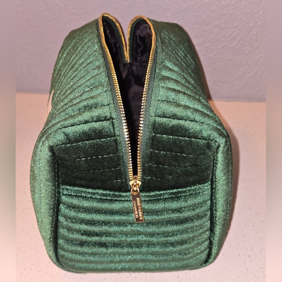 Benevolence LA Green Quilted Zip Bag Makeup Cosmetics Travel - Picture 5 of 7